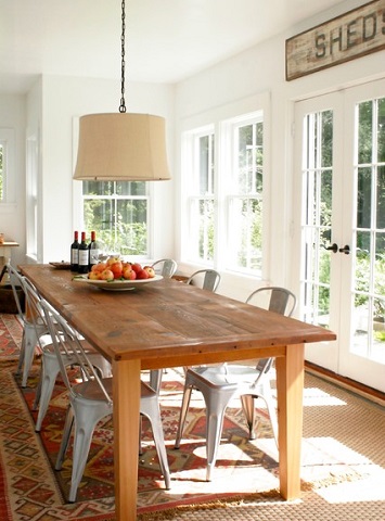 Metal dining chairs can add a homey touch to a relaxed cottage or farmhouse decor (design and photo by Saint-Onge Design)