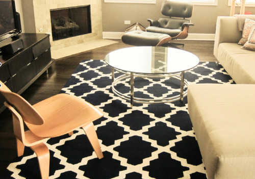 Patterned rugs are eye-catching and fun. (by Gia Lee) 