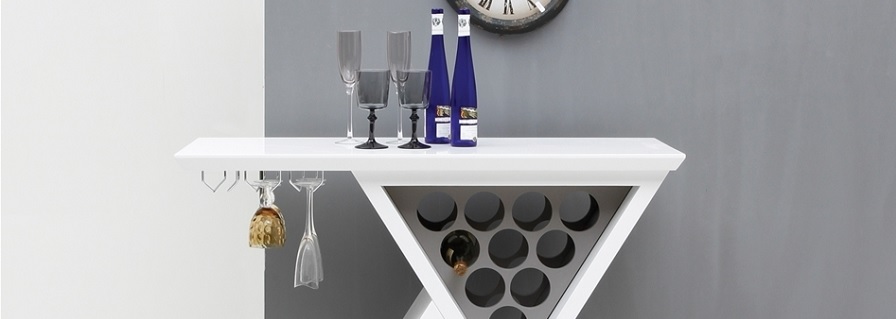 Wow Your Guests With These Five Types of Home Bar Accessories
