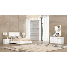 Collection Daisy King Bed by WhiteLine