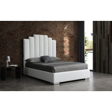 Collection Jordan Queen Bed by WhiteLine