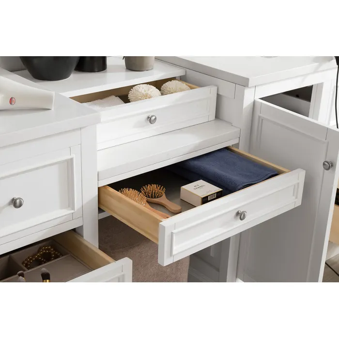 James-Martin-825V94BWDUWZ-2