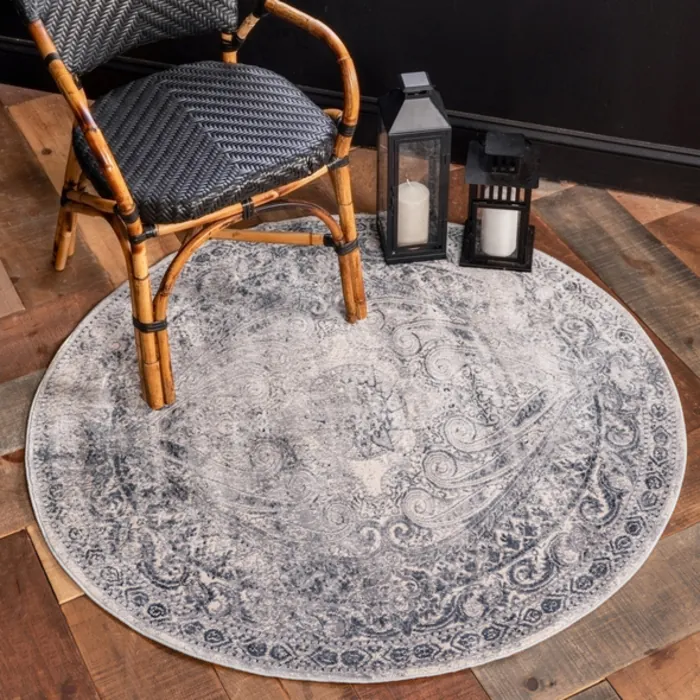 Unique-Loom-3136073-4