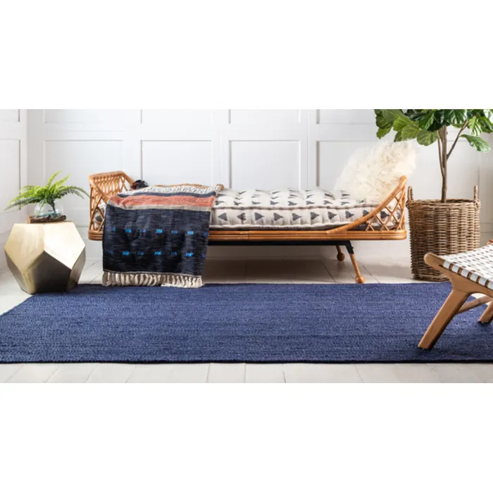 Unique-Loom-3138951-1