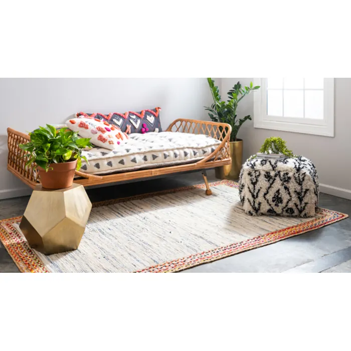 Unique-Loom-3142863-2