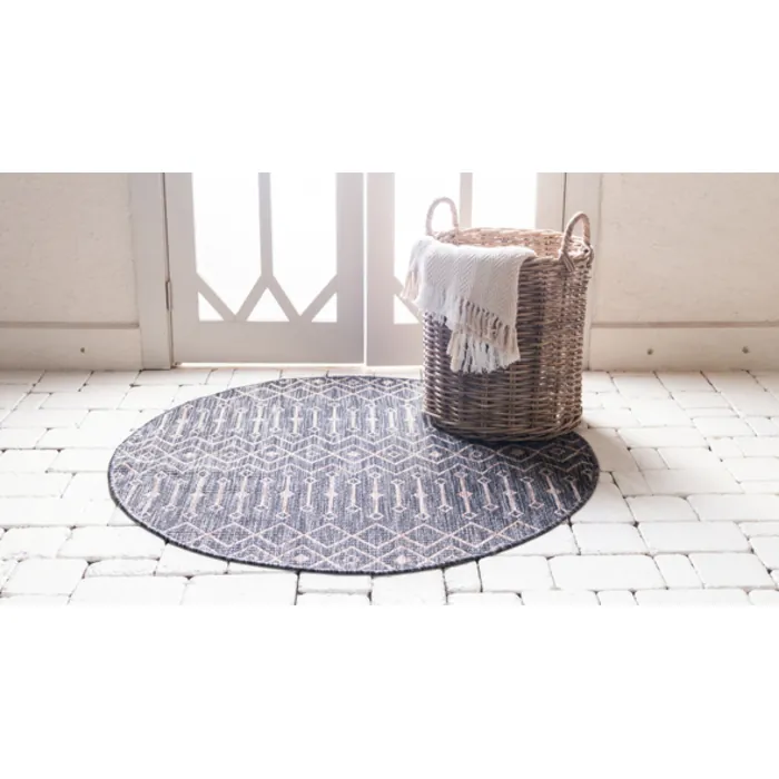 Unique-Loom-3145071-2